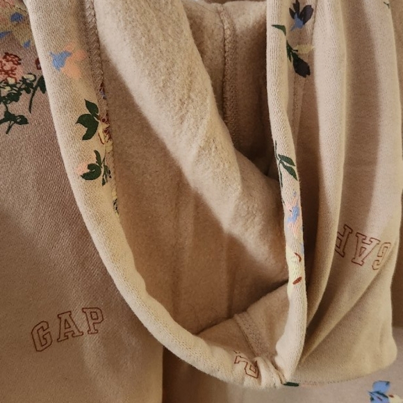 BNWOT Gap Graphic Flower Logo Hoodie - Picture 3 of 9